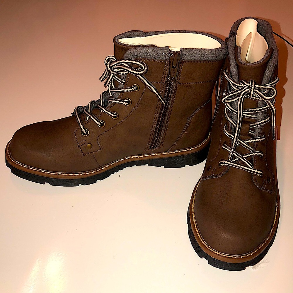FLEECE-LINED BOOTS FOR BOYS